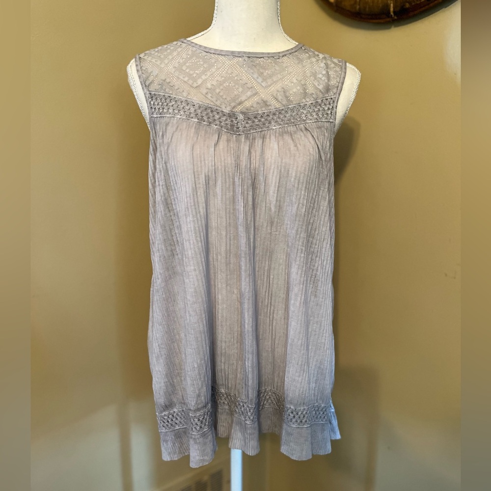 NWOT POL Gray Textured Lace Top